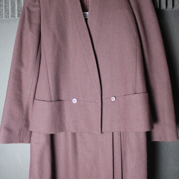 WOMEN'S SUIT - Picture 1 of 7